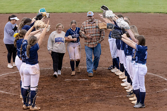 C08A5261senior night