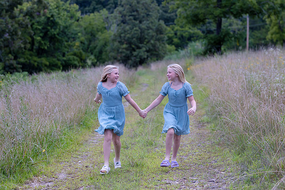 C08A1245sister shoot