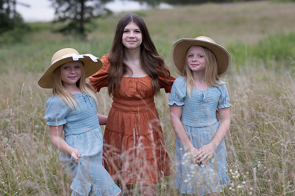 C08A0668sister shoot