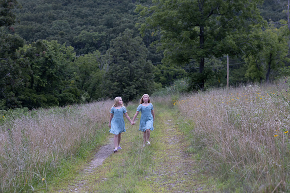 C08A1309sister shoot