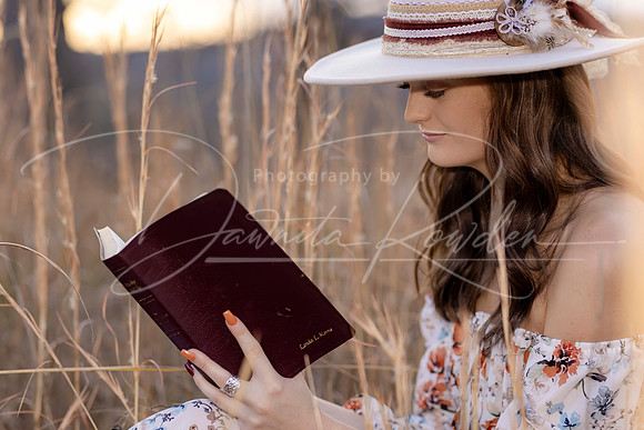 C08A1182 senior shoot
