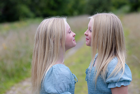 C08A1009sister shoot