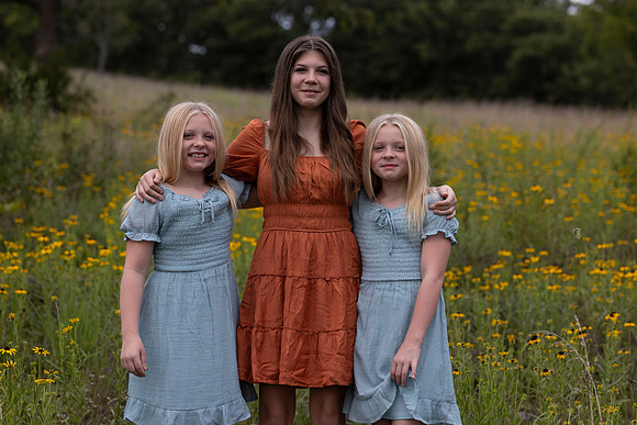 C08A0816sister shoot