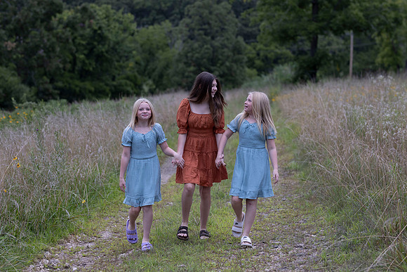 C08A1185sister shoot