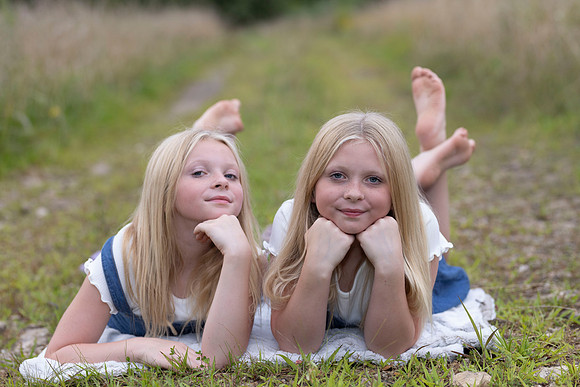 C08A1371sister shoot
