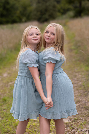 C08A1016sister shoot